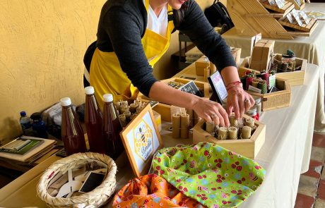 Mercadito de artesanías en el Museo Nacional de Costa Rica