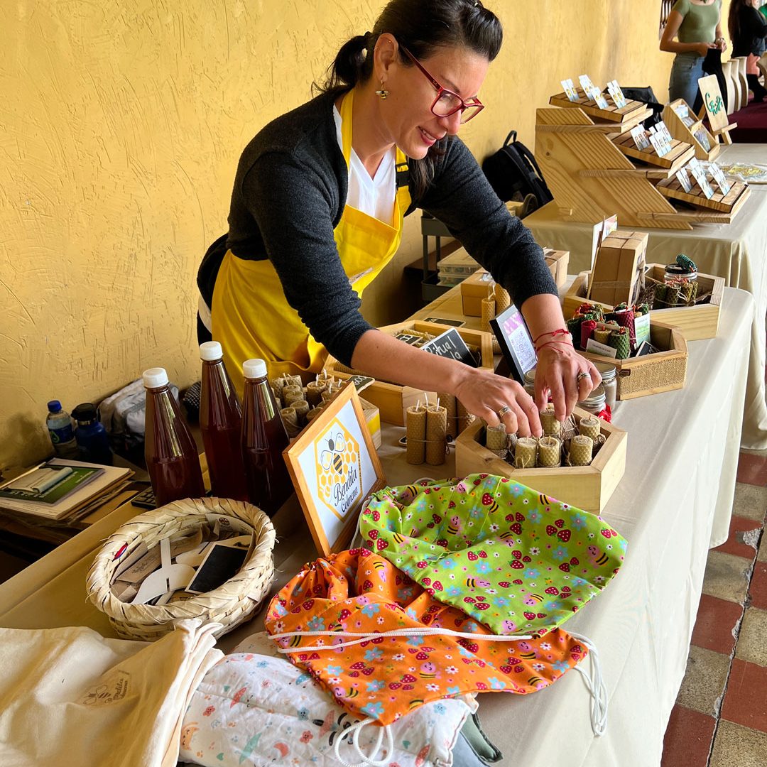 Artesanías del emprendimiento Bendita Colmena en el Museo Nacional de Costa Rica