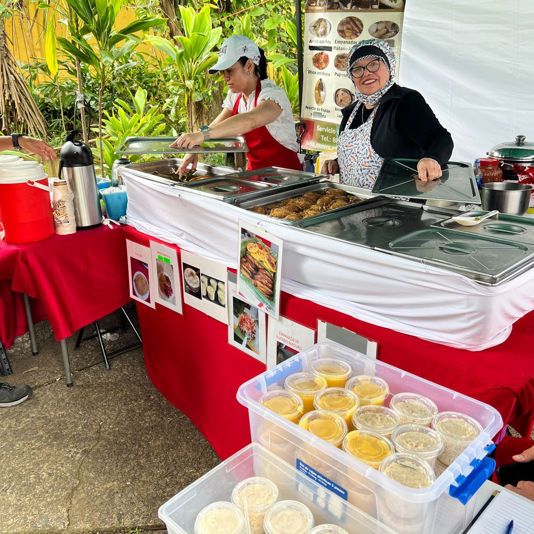 Emprendimiento Comidas doña Julia en el Museo Nacional de Costa Rica