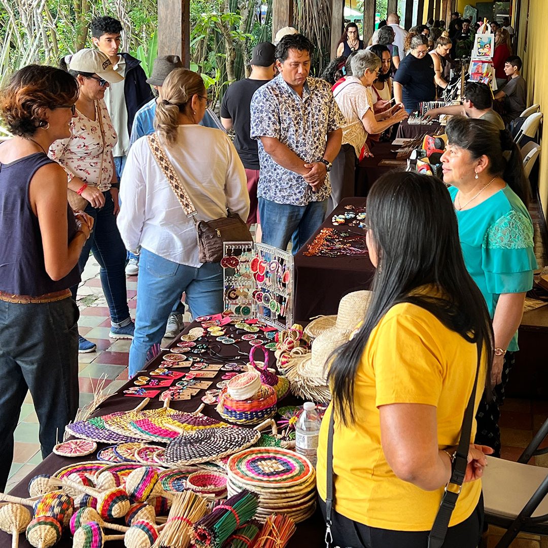 Mercadito de artesanías, diciembre 2024, Museo Nacional de Costa Rica