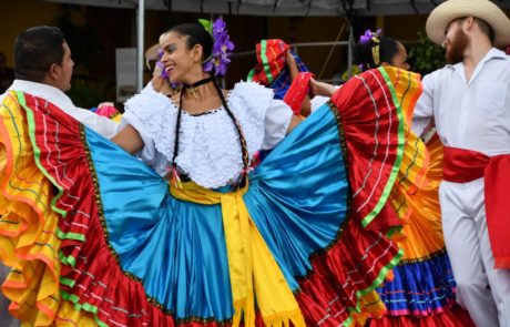 Festival de la anexión celebración con bailes