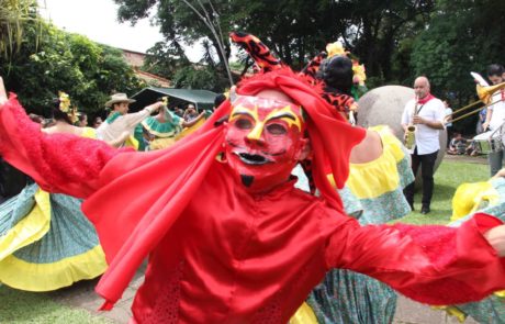 Festival de la anexión celebración con las mascaradas