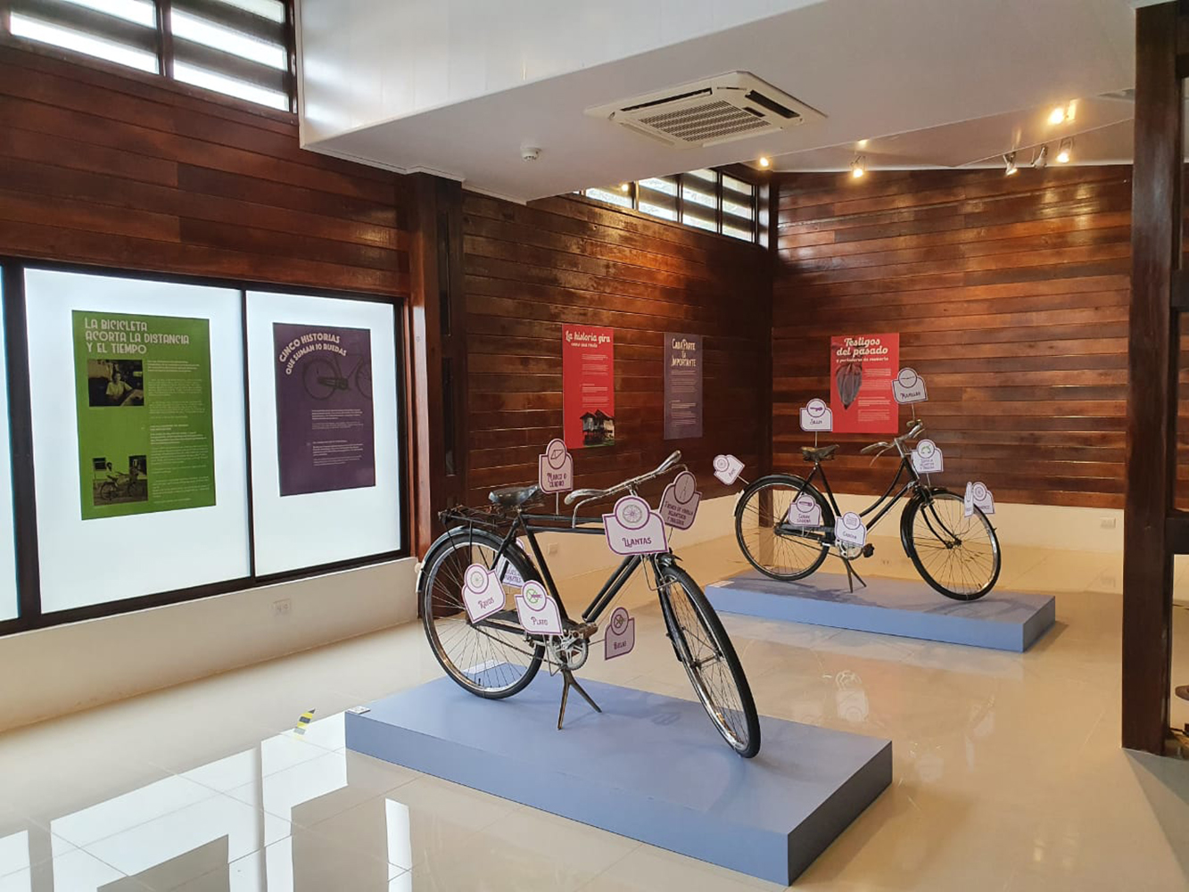 En Osa la historia viaja en bicicleta