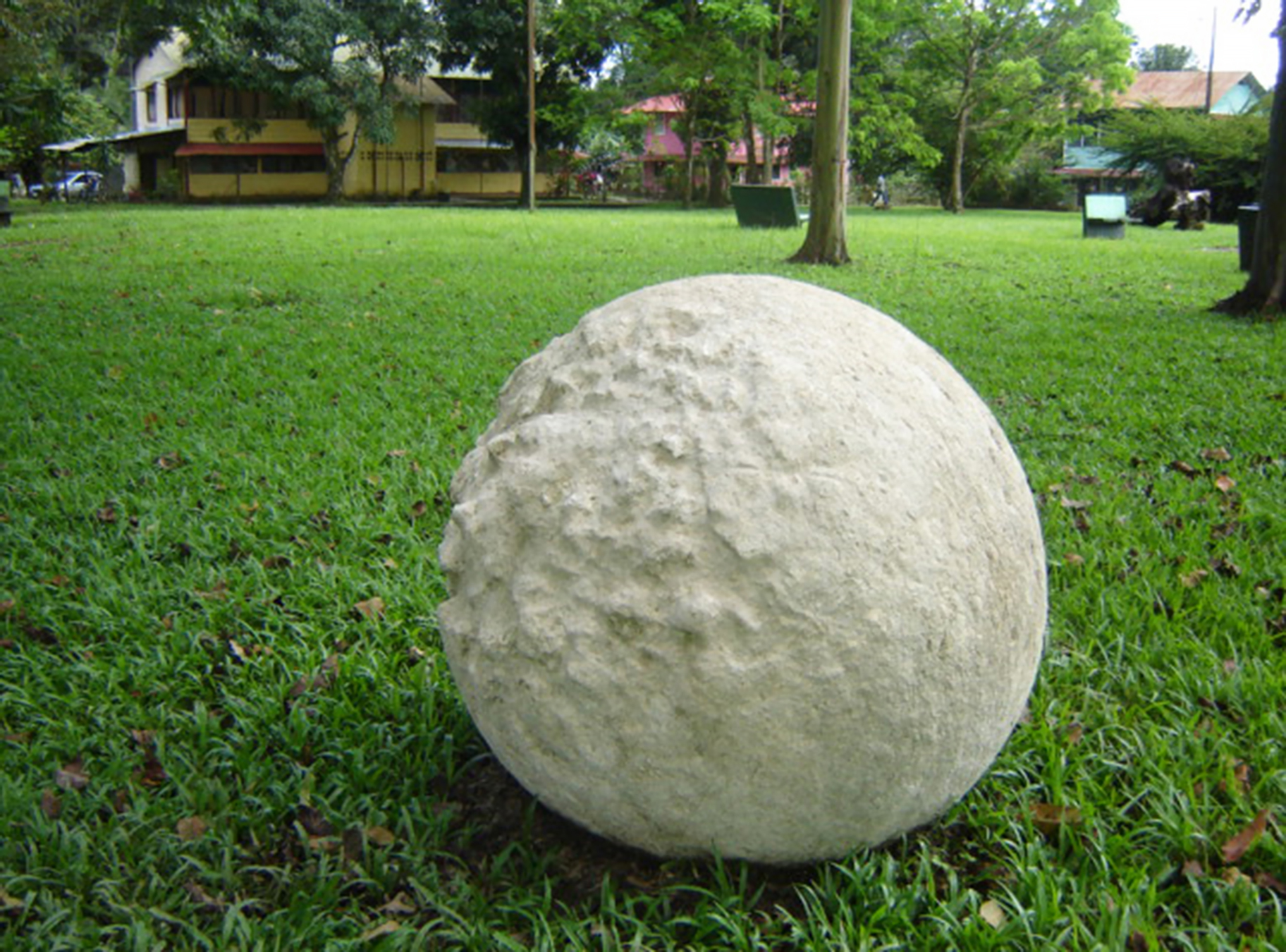 Esfera en el parque de Palmar Sur