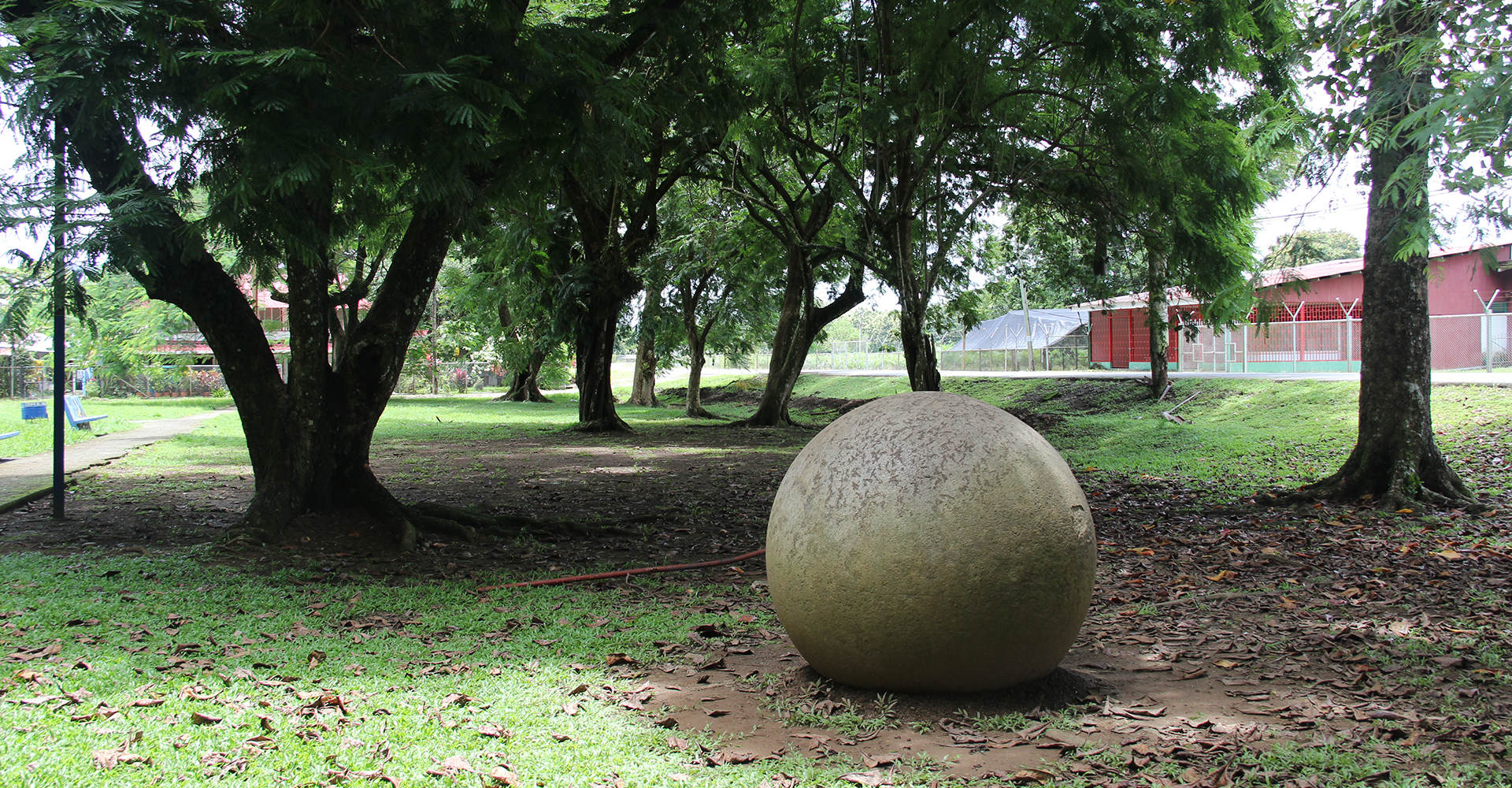 Esfera en el parque de Palmar Sur