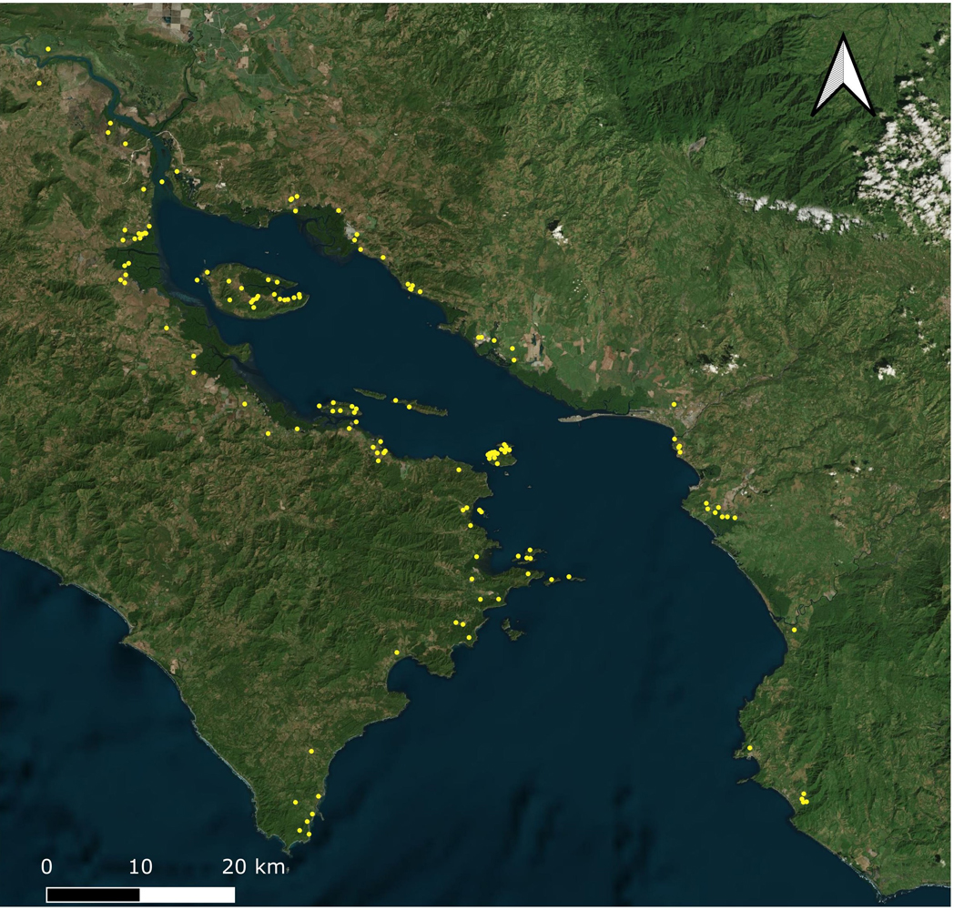 Monumentos arqueológicos (puntos amarillos) registrados en el golfo de Nicoya