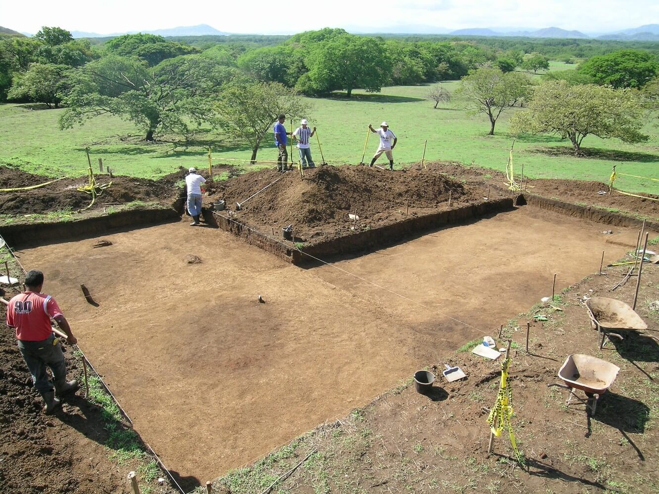Excavación en cementerio Precolombino