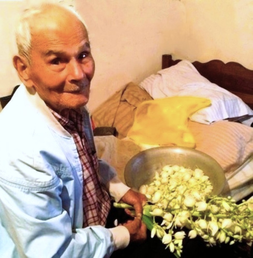 Don Talí en su casa. A sus 98 años y en silla de ruedas, tres meses antes de su muerte, dirigió su “última tarea” en su trapiche.