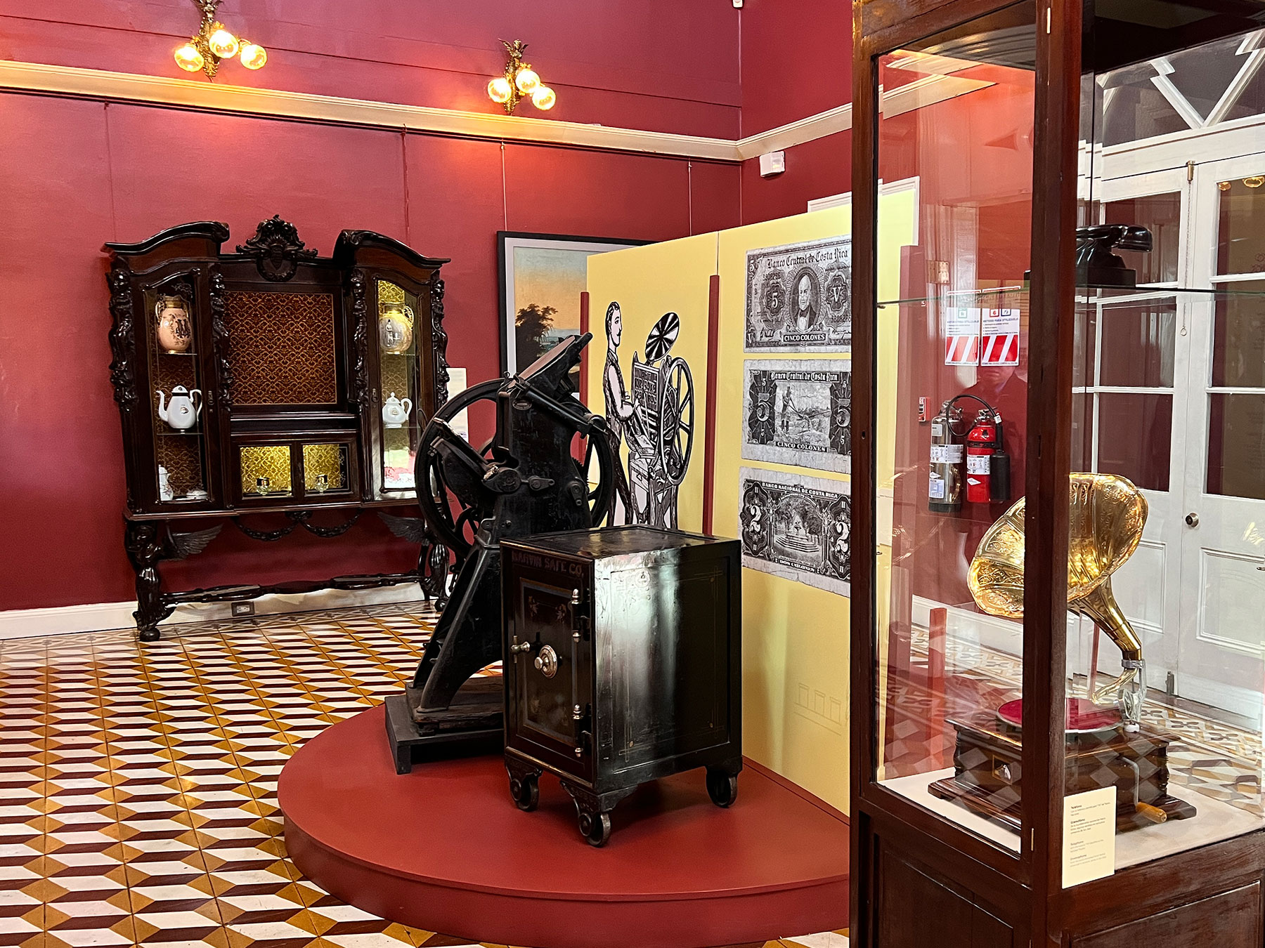 Salón principal, casa del primer comandante